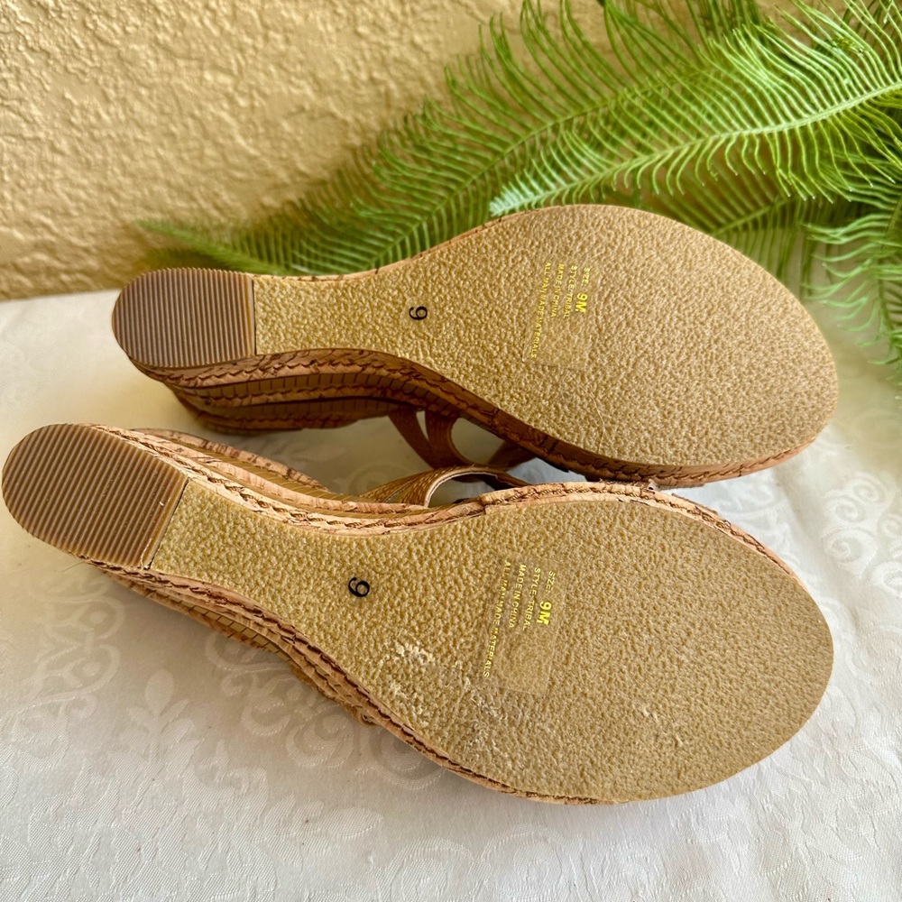 Two Lips brand beige wedge sandals - Picture 8 of 9